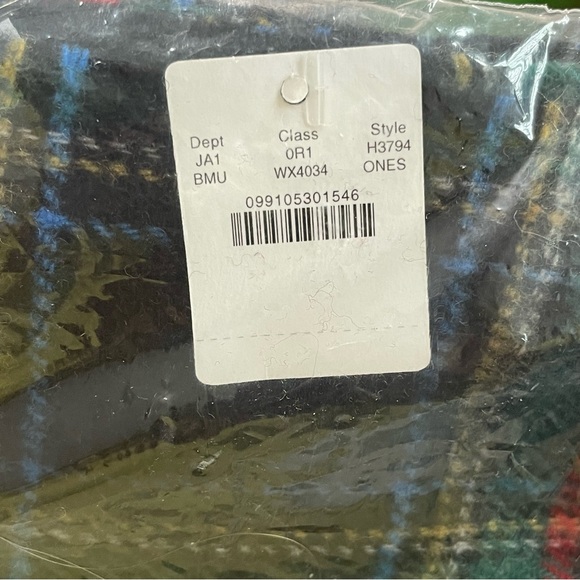 NWT J.CREW Tartan Scarf BLACK MULTI H3794 Made In Italy red green plaid - Picture 6 of 7